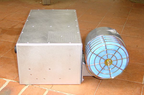Side view of the finished amplifier 